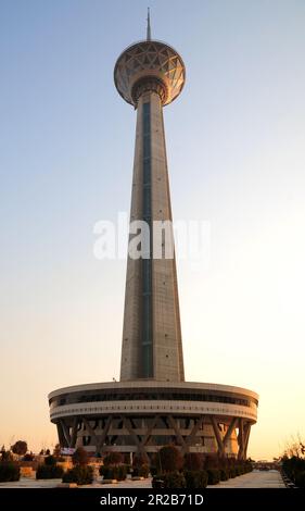 Torre Milad a Teheran, Iran. Foto Stock