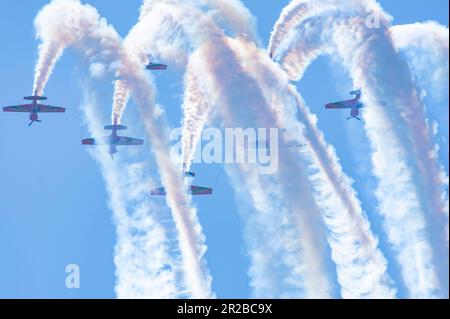 Marche Verte aerei legati con corde d'acciaio e molto pericoli Air show Royal Marocchino Air Force squadra acrobatica a Teknofest 2023 Foto Stock