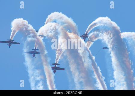 Marche Verte aerei legati con corde d'acciaio e molto pericoli Air show Royal Marocchino Air Force squadra acrobatica a Teknofest 2023 Foto Stock