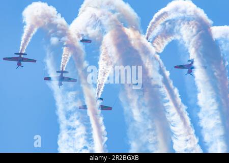 Marche Verte aerei legati con corde d'acciaio e molto pericoli Air show Royal Marocchino Air Force squadra acrobatica a Teknofest 2023 Foto Stock