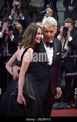 Cannes, Francia. 18th maggio, 2023. Calista Flockhart e Harrison Ford partecipano alla prima edizione di Indiana Jones e del Dial of Destiny al Festival del Cinema di Cannes 76th al Palais des Festivals di Cannes, in Francia, giovedì 18 maggio 2023. Foto di Rocco Spaziani/ Credit: UPI/Alamy Live News Foto Stock