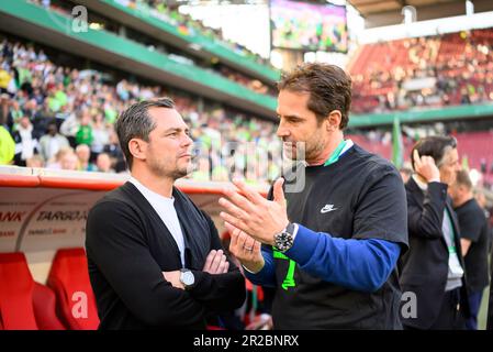 Koeln/Germania. 18th maggio 2023 Ralf KELLERMANN r. (WOB, regista femminile di calcio) in conversazione con Marcel SCHAEFER (SCHAFER) (WOB, direttore sportivo maschile) DFB Pokal finale femminile 2023, VfL Wolfsburg (WOB) - SC Freiburg (FR) 4: 1, il 18th maggio 2023 a Colonia/Germania. Le normative DFB vietano qualsiasi uso di fotografie come sequenze di immagini e/o quasi-video # Foto Stock