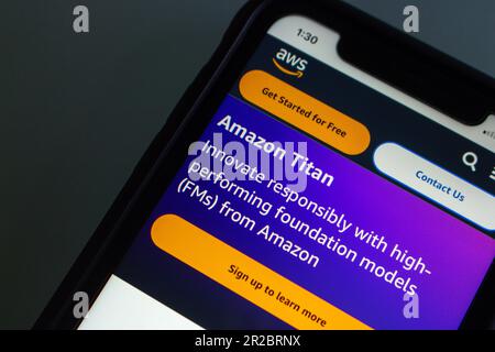 Vancouver, CANADA - Maggio 14 2023 : Sito web Amazon Titan (Amazon Titan FMS) visto in uno schermo di iPhone. Foto Stock