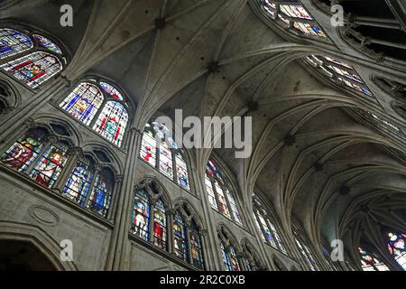 La volta nervata della navata principale - Chiesa di Saint-Severin - Parigi, Francia Foto Stock