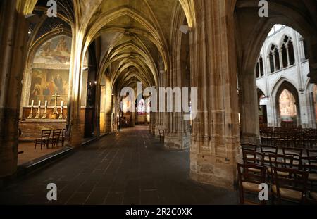 A piedi la navata laterale - Chiesa di Saint-Severin - Parigi, Francia Foto Stock