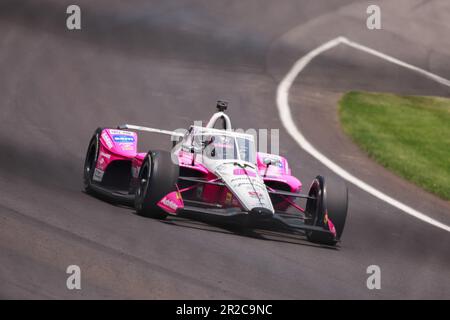 Indianapolis, Stati Uniti. 18th maggio, 2023. L'autista di IndyCar Helio Castroneves (06) pratica per l'Indy 500 2023 all'Indianapolis Motor Speedway di Indianapolis. Credit: SOPA Images Limited/Alamy Live News Foto Stock