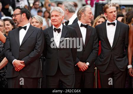 James Mangold, Harrison Ford, Mads Mikkelsen und Boyd Holbrook bei der Premiere des Kinofilms 'Indiana Jones and the Dial of Destiny / Indiana Jones und das Rad des Schicksals' auf dem Festival de Cannes 2023 / 76. Internationale Filmfestspiele von Cannes im Palais des Festivals. Cannes, 18.05.2023 Foto Stock
