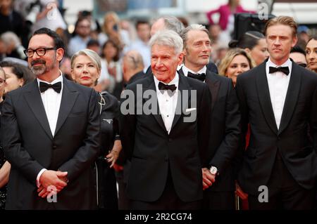 James Mangold, Harrison Ford, Mads Mikkelsen und Boyd Holbrook bei der Premiere des Kinofilms 'Indiana Jones and the Dial of Destiny / Indiana Jones und das Rad des Schicksals' auf dem Festival de Cannes 2023 / 76. Internationale Filmfestspiele von Cannes im Palais des Festivals. Cannes, 18.05.2023 Foto Stock