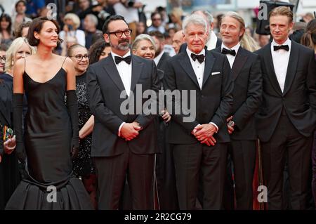 Phoebe Waller-Bridge, James Mangold, Harrison Ford, Mads Mikkelsen und Boyd Holbrook bei der Premiere des Kinofilms 'Indiana Jones and the Dial of Destiny / Indiana Jones und das Rad des Schicksals' auf dem Festival de Cannes 2023 / 76. Internationale Filmfestspiele von Cannes im Palais des Festivals. Cannes, 18.05.2023 Foto Stock