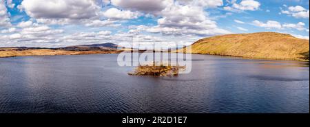 Veduta aerea dell'isola Lough Anna - Contea di Donegal, Irlanda. Foto Stock