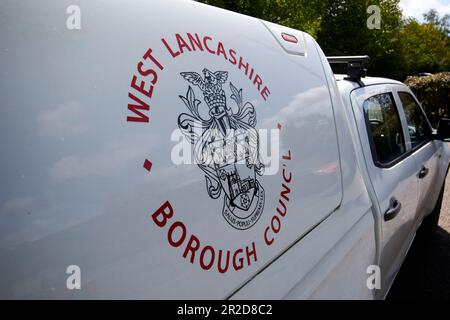 logo del west lancashire borough council su un veicolo in lancashire england uk Foto Stock