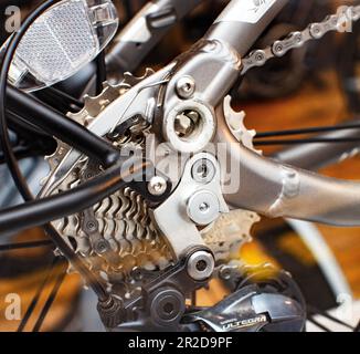 Il dente di ruota su una bicicletta moderna (bicicletta) vista in primo piano Foto Stock