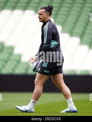 James Lowe di Leinster durante la corsa del capitano all'Aviva Stadium, Dublino. Data immagine: Venerdì 19 maggio 2023. Foto Stock