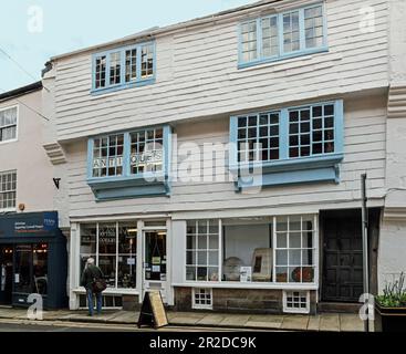 Laurence House Museum e AS Times Go by in High Street, Launceston Foto Stock