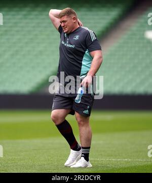 Tadhg Furlong di Leinster durante la corsa del capitano allo stadio Aviva di Dublino. Data immagine: Venerdì 19 maggio 2023. Foto Stock