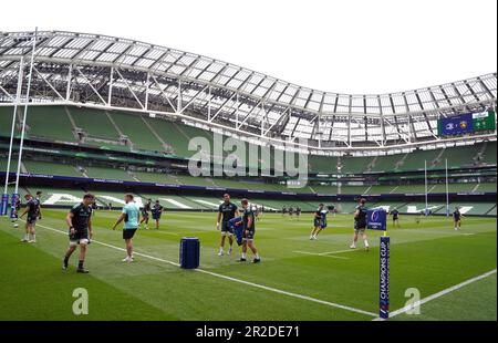 I giocatori di Leinster durante la corsa del capitano all'Aviva Stadium, Dublino. Data immagine: Venerdì 19 maggio 2023. Foto Stock