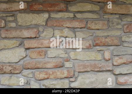vecchio muro di pietra come sfondo bella architettura Foto Stock
