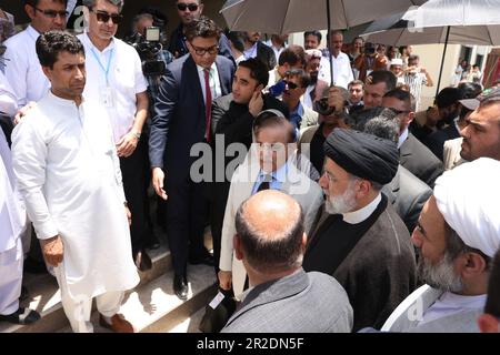 Pishin, Pishin, Pakistan. 18th maggio, 2023. Il presidente iraniano EBRAHIM RAISI e il primo ministro pakistano SHAHBAZ SHARIF durante l'inaugurazione del mercato di frontiera nella città di confine di Pishin, confine tra Pakistan e Iran, 18 maggio 2023. Secondo l'ufficio presidenziale iraniano Iran e Pakistan, hanno inaugurato il primo mercato al loro confine e un accordo per il commercio di elettricità. (Credit Image: © Iranian Presidency via ZUMA Press Wire) SOLO PER USO EDITORIALE! Non per USO commerciale! Foto Stock