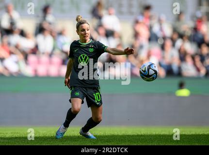 Colonia, Germania. 18th maggio, 2023. Azione di Svenja HUTH (WOB), DFB Pokal finale donne 2023, VfL Wolfsburg (WOB) - SC Freiburg (FR) 4: 1, il 18th maggio 2023 a Koeln/Germania # le normative DFB vietano qualsiasi uso di fotografie come sequenze di immagini e/o quasi-video # Credit: dpa/Alamy Live News Foto Stock