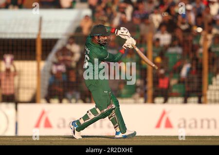 Il wicketkeeper del Bangladesh la pastella Liton Das batte durante la terza partita Internazionale di un giorno (ODI) di Bangladesh-India a Zahur Ahmed Chowdhury Foto Stock