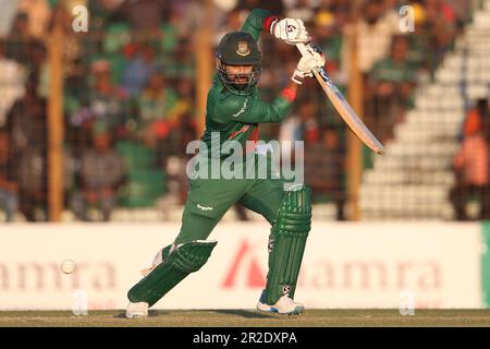 Il wicketkeeper del Bangladesh la pastella Liton Das batte durante la terza partita Internazionale di un giorno (ODI) di Bangladesh-India a Zahur Ahmed Chowdhury Foto Stock