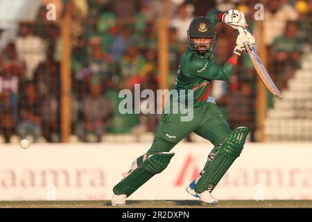 Il wicketkeeper del Bangladesh la pastella Liton Das batte durante la terza partita Internazionale di un giorno (ODI) di Bangladesh-India a Zahur Ahmed Chowdhury Foto Stock