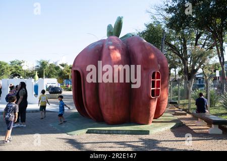 ITU, Sao Paulo, Brasile 01 maggio 2023. Quadrato di esagerazione. Grande frutta Foto Stock