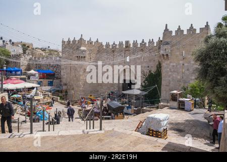 Gerusalemme, Israele - 10 aprile 2023. Porta di Damasco sulla Città Vecchia Foto Stock