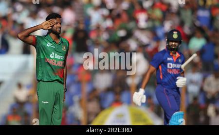 Il veloce bowler del Bangladesh Ebadot Hossain durante la terza partita Internazionale di un giorno (ODI) del Bangladesh-India allo Stadio Zahur Ahmed Chowdhury, Sagorika, Foto Stock