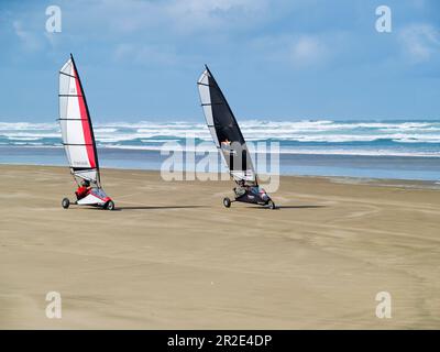 Sabbia yachting sulla spiaggia di Ninety Mile in Nuova Zelanda - Isola del Nord Foto Stock