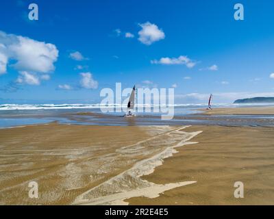 Sabbia yachting sulla spiaggia di Ninety Mile in Nuova Zelanda - Isola del Nord Foto Stock