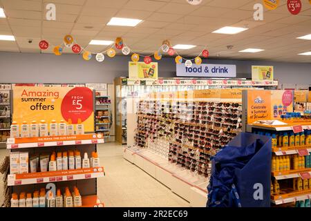 boots chemist branch, centro commerciale westwood cross, east kent, regno unito maggio 2023 Foto Stock