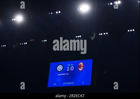 Milano, Italia. 16 maggio 2023. Un tabellone mostra il risultato finale durante la partita di calcio di seconda tappa della UEFA Champions League tra FC Internazionale e AC Milan. Credit: Nicolò campo/Alamy Live News Foto Stock