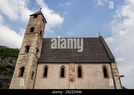 Veduta della chiesa di Sant'Apollinare a Trento, Trentino Alto Adige, Italia Foto Stock