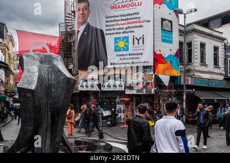 Un poster di Ekrem IMAMOGLU presidente del partito IYI a Istanbul, Turchia, il 9 maggio 2023. Foto di Laurent Coust/ABACAPRESS.COM Foto Stock