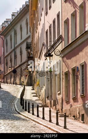 Bednarska Street, vista da est a ovest, città vecchia di Varsavia, Mazovia regione, Polonia, Europa Foto Stock