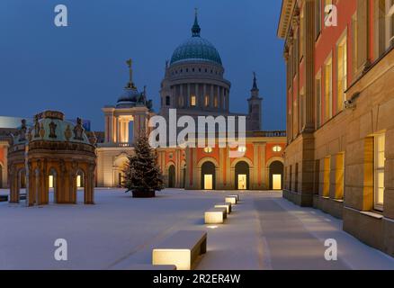 Palazzo della città con il portale Fortuna, il Parlamento dello Stato di Brandeburgo, Nikolaikirche, Alter Markt, Potsdam, Stato di Brandeburgo, Germania Foto Stock