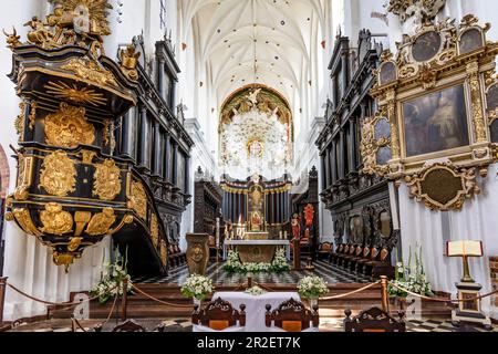 Chiesa dell'Archiatrocchiale di Danzica Oliwa, dedicata alla Santissima Trinità, alla Beata Vergine Maria e a San Bernardo, altare barocco. Gdansk Oliwa, regione di Pomorze Foto Stock