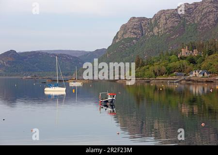 Duncraig Castle su Loch Carron, Plockton, Highlands Foto Stock