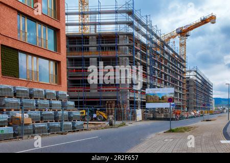 Stoccarda, Germania - Aprile 07,2023:Bad Cannstatt questo è il sito di costruzione del nuovo, grande complesso Stuttgarter Hoefe con molti appartamenti. Foto Stock