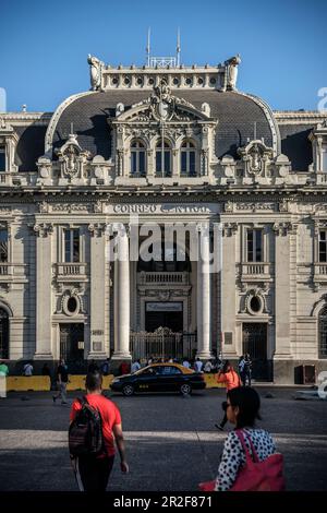 L'ufficio postale si trova in un magnifico edificio storico in Plaza de Armas, capitale Santiago del Cile, Cile, Sud America Foto Stock