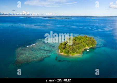 Vista dell'isola di Lissenung, Nuova Irlanda, Papua Nuova Guinea Foto Stock