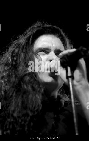 Milano Italia 1997-04-12 : James LaBrie cantante del Dream Theater concerto dal vivo al Palalido Foto Stock