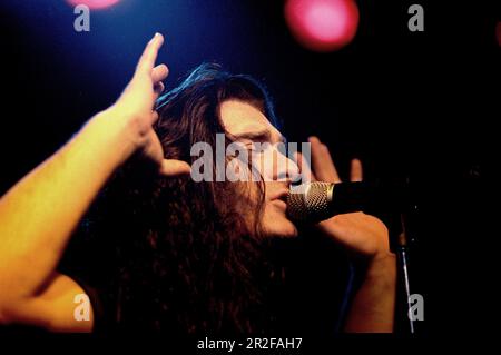 Milano Italia 1997-04-12 : James LaBrie cantante del Dream Theater concerto dal vivo al Palalido Foto Stock