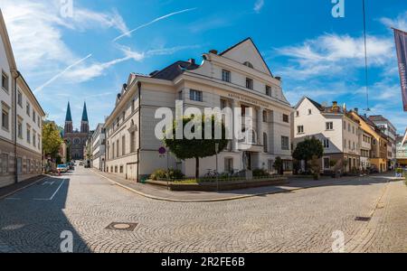 Oesterreichische Nationalbank Bregenz ramo con vista sulla chiesa parrocchiale Herz Jesu a Bregenz, Austria Foto Stock