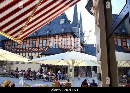 Al municipio di Werningrode nel Nord Harz, case a graticcio, città vecchia, caffè, Sassonia-Anhalt, Germania Foto Stock