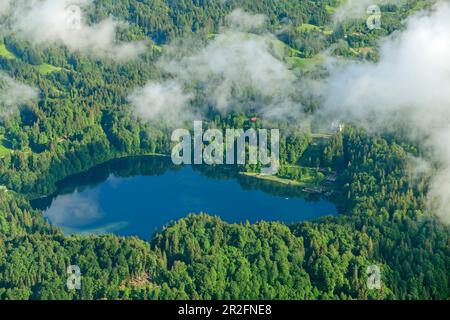 Vista profonda di Freibergsee, da Himmelschrofen, Allgäu Alpi, Allgäu, Swabia, Baviera, Germania Foto Stock