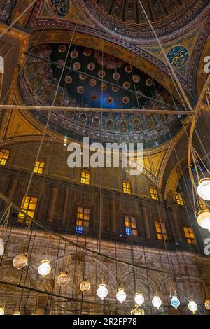 Soffitto della Grande Moschea di Muhammad Ali Pasha, la Cittadella, il Cairo Foto Stock