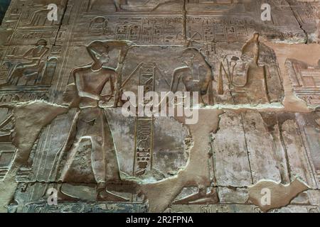 Sculture a muro ad Abydos, Egitto Foto Stock