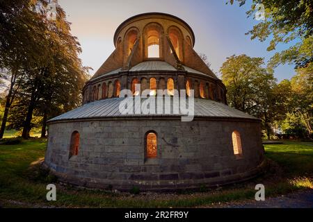 Ruin monastero Heisterbach al sole della sera, Koenigswinter / Reno, Germania Foto Stock